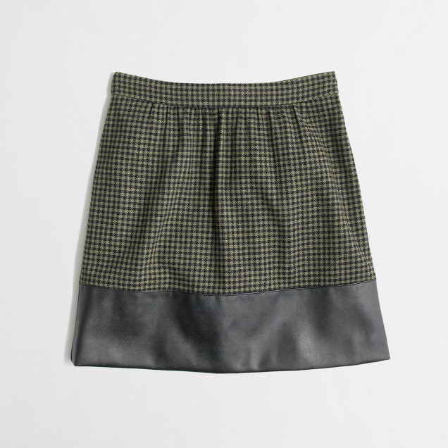 Factory leather-trim houndstooth skirt : | Factory